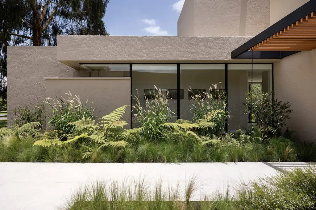 La cocina es el elemento central de la arquitectura de esta casa en la calera