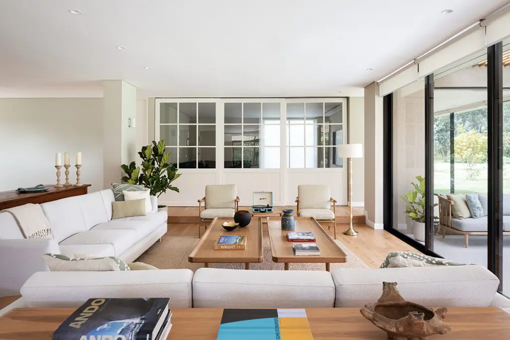 La cocina es el elemento central de la arquitectura de esta casa en la calera