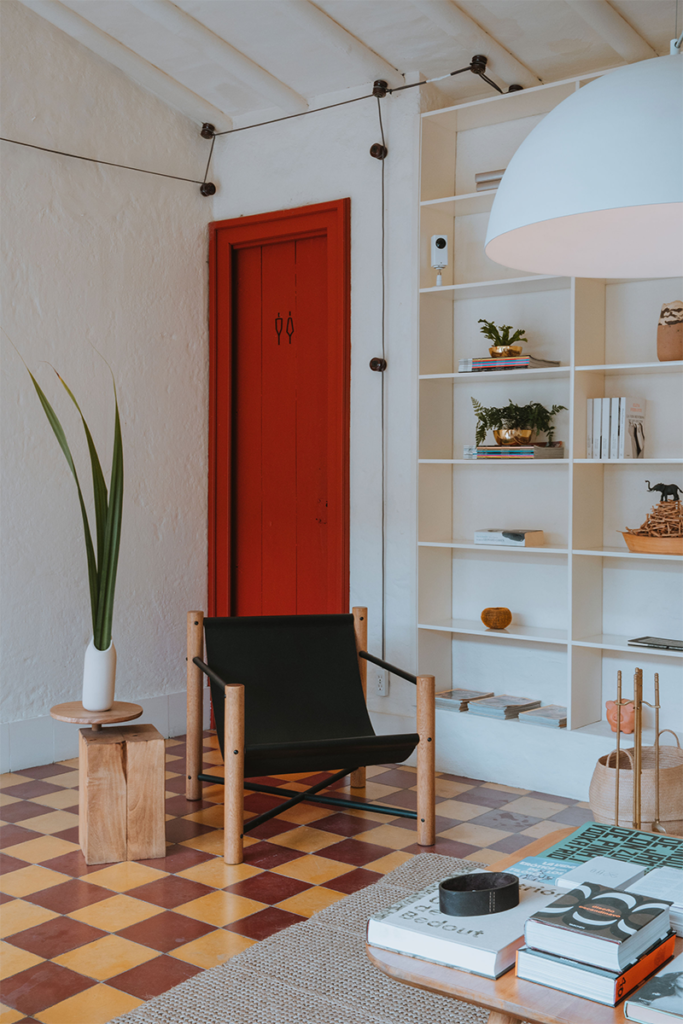 Una casa en antioquia renovada para ser un retiro de arte y cultura 