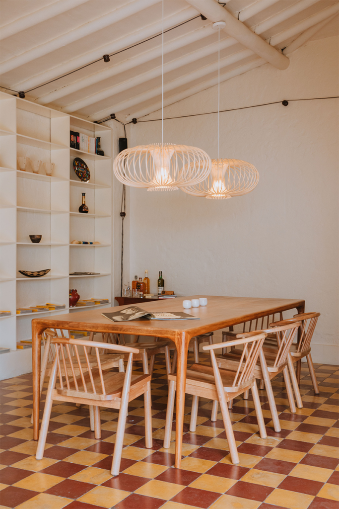 Una casa en antioquia renovada para ser un retiro de arte y cultura 