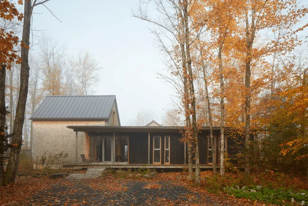 Una casa con una arquitectura para disfrutar de todas las estaciones del año Una casa con una arquitectura para disfrutar de todas las estaciones del año