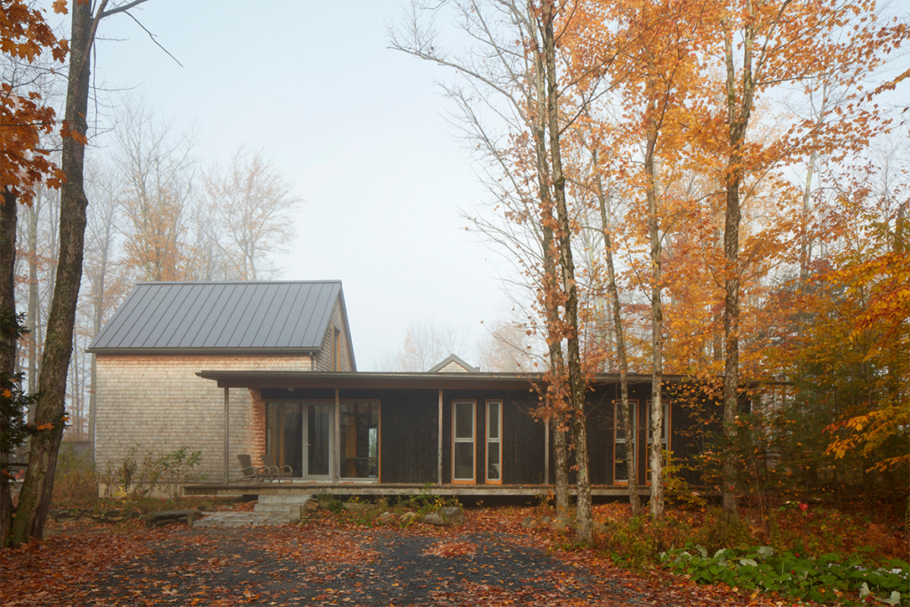 Una casa con una arquitectura para disfrutar de todas las estaciones del año