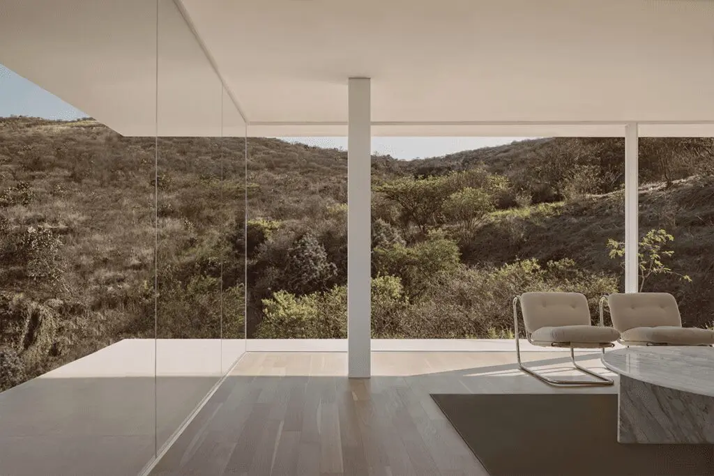 Una casa en méxico entre dos opuestos: la montaña y el concreto Una casa en méxico entre dos opuestos: la montaña y el concreto