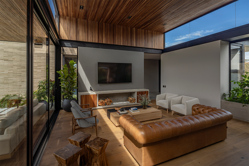 Dos casas en colombia con diseños disruptivos y contemporáneos