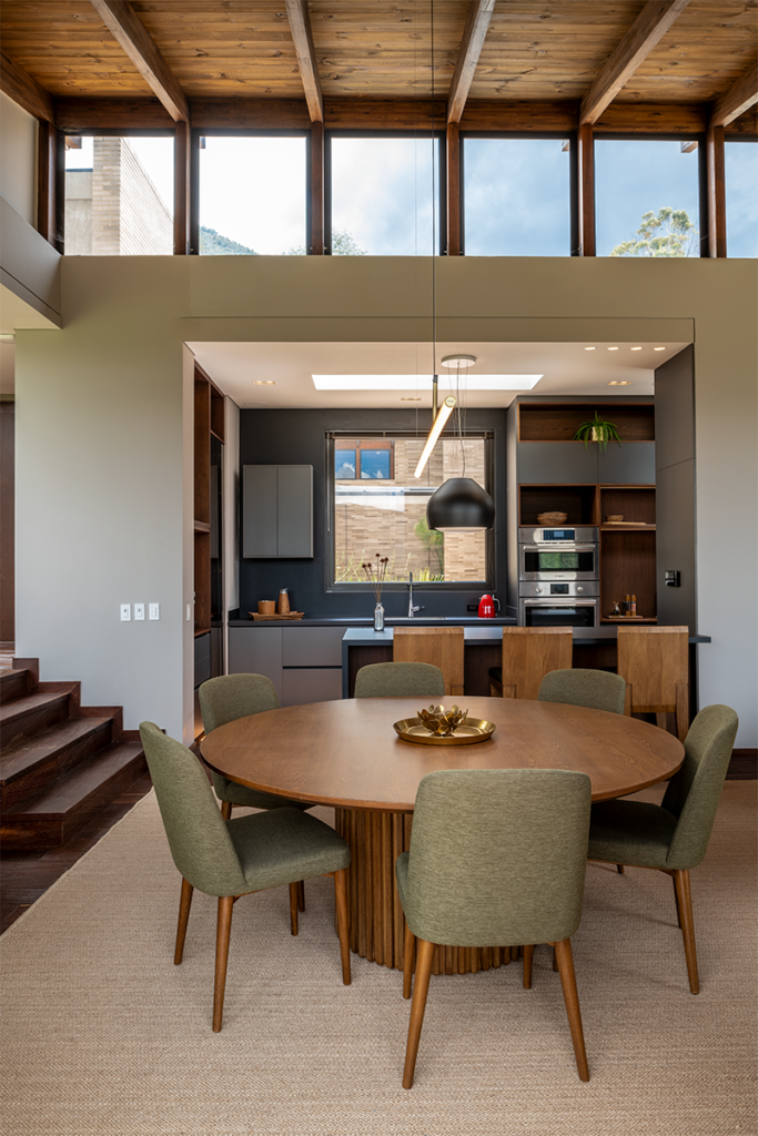 Estas dos viviendas son iguales y fueron diseñadas para la conexión familiar