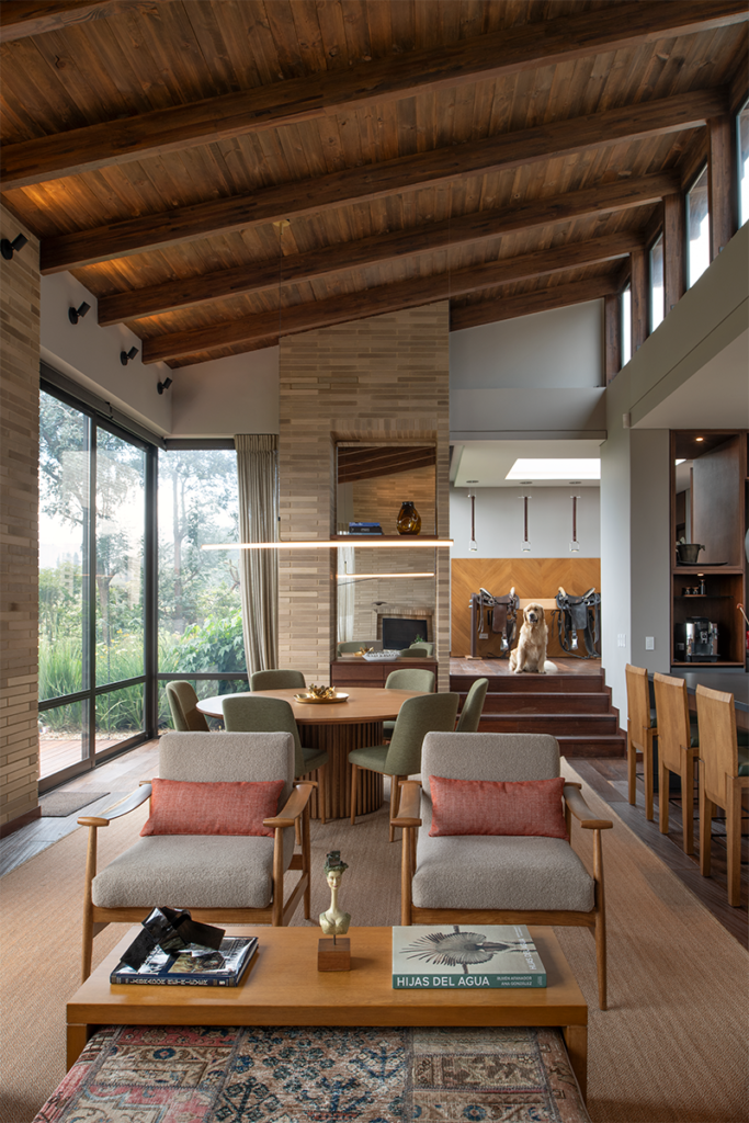 Estas dos viviendas son iguales y fueron diseñadas para la conexión familiar