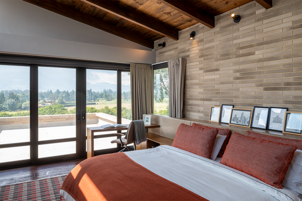 Estas dos viviendas son iguales y fueron diseñadas para la conexión familiar