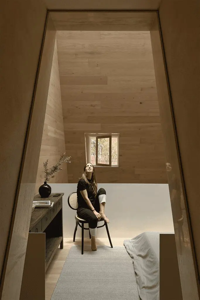 La luz y la madera son un lenguaje de emociones en el diseño de esta casa en méxico La luz y la madera son un lenguaje de emociones en el diseño de esta casa en méxico