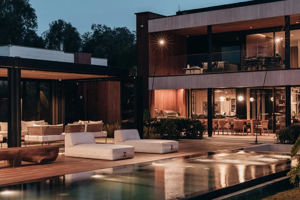 Cinco casas en colombia en las que las piscinas se roban la atención