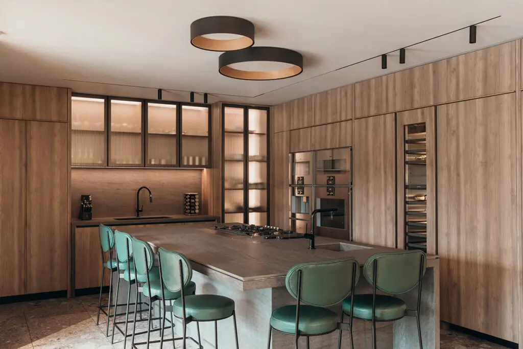 La casa en medellín que aprovecha la tecnología para brindar un pleno confort