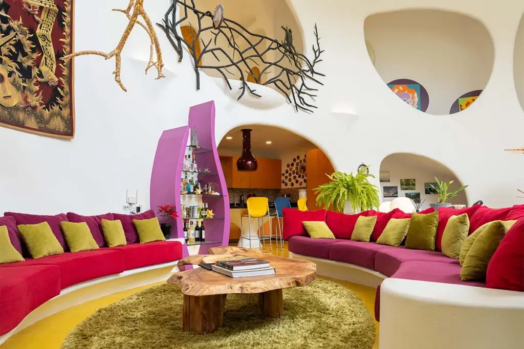 Un recorrido por una casa de formas infinitas en la sabana de bogotá