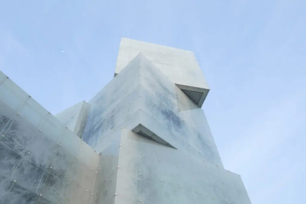 Un edificio en china que parece hecho con cubos de hielo