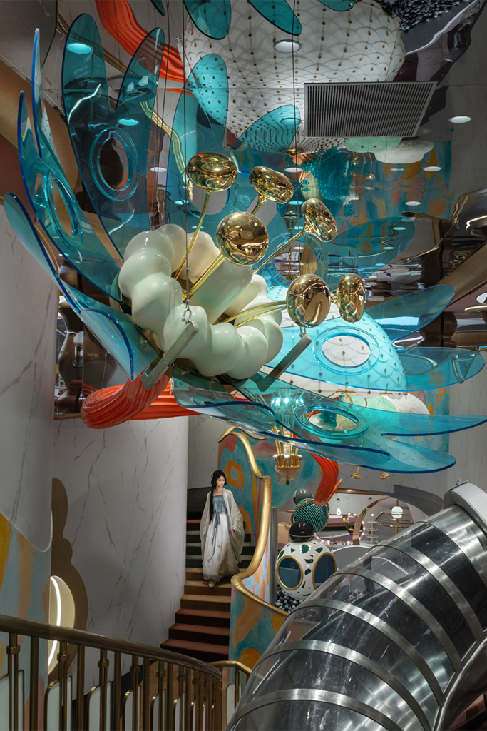 Arquitectura y ficción: un centro de atracciones infantil con un interiorismo innovador