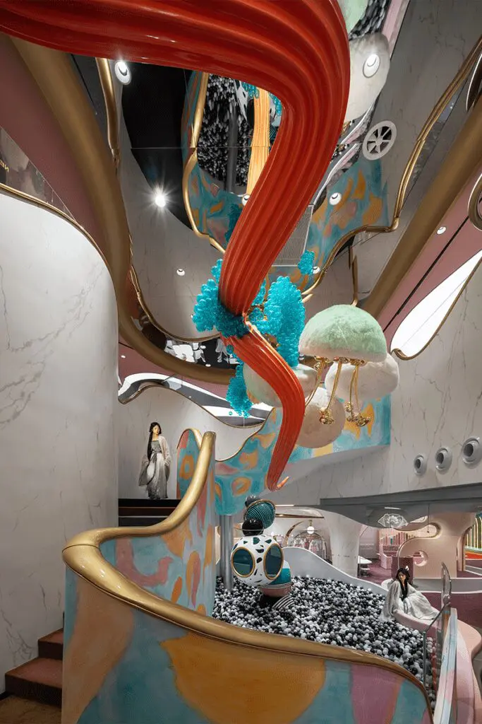 Arquitectura y ficción: un centro de atracciones infantil con un interiorismo innovador Arquitectura y ficción: un centro de atracciones infantil con un interiorismo innovador