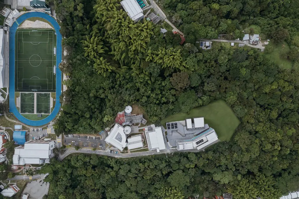 Edificio de la u. Del quindío tiene una arquitectura en consonancia con el entorno