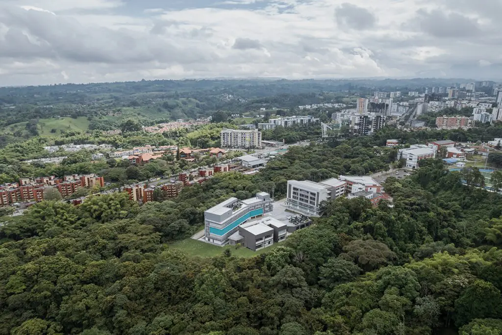 Edificio de la u. Del quindío tiene una arquitectura en consonancia con el entorno