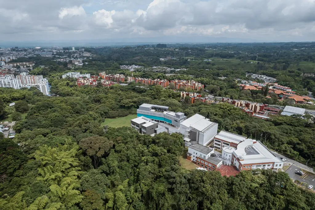 Edificio de la u. Del quindío tiene una arquitectura en consonancia con el entorno