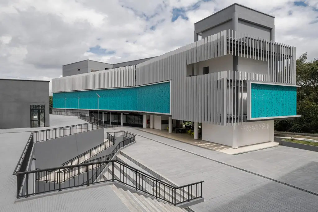 Edificio de la u. Del quindío tiene una arquitectura en consonancia con el entorno