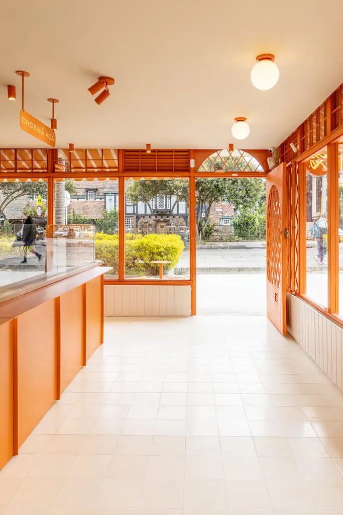 El diseño de esta heladería en bogotá es un viaje a las playas argentinas