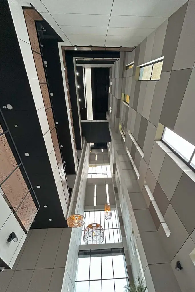 Versatilidad y sostenibilidad en ocho niveles: así es el club comfaboy tunja