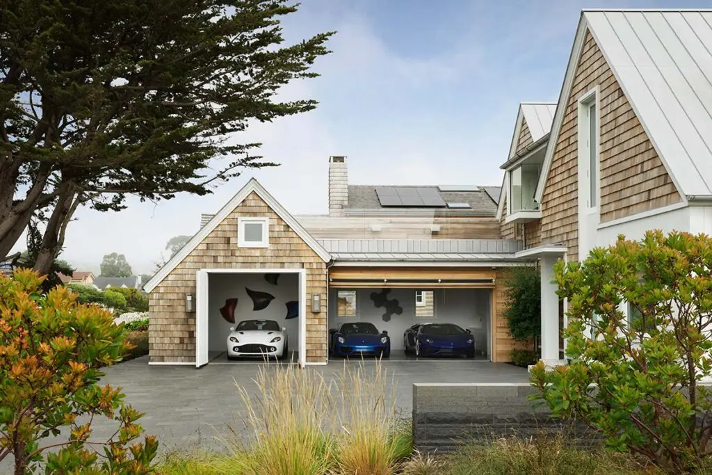 La arquitectura de esta casa celebra la vida junto al mar