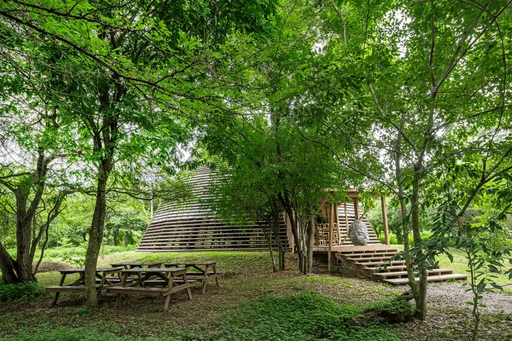 La arquitectura del colegio del cuerpo en cartagena tiene una conversación con la naturaleza La arquitectura del colegio del cuerpo en cartagena tiene una conversación con la naturaleza