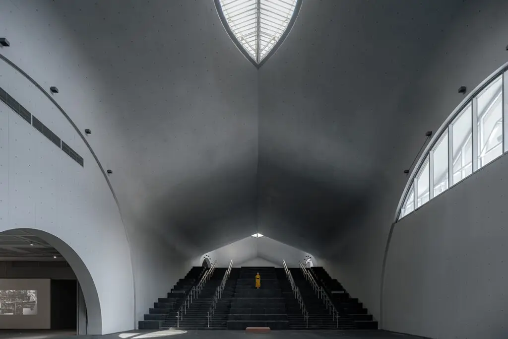 Deep time palace, un edificio en el que el concreto va más allá de lo estructural