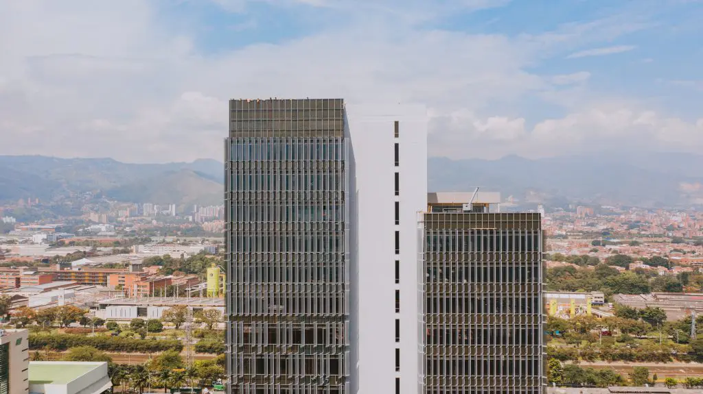 Arquitectura fragmentada: este es el nuevo y sorprendente edificio de ciudad del río, medellín