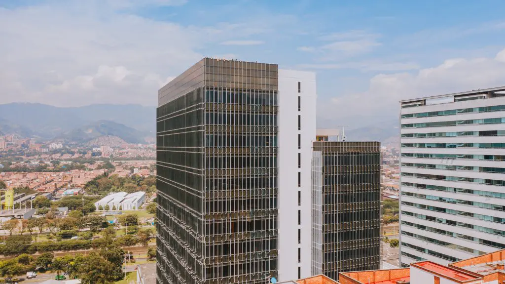 Arquitectura fragmentada: este es el nuevo y sorprendente edificio de ciudad del río, medellín