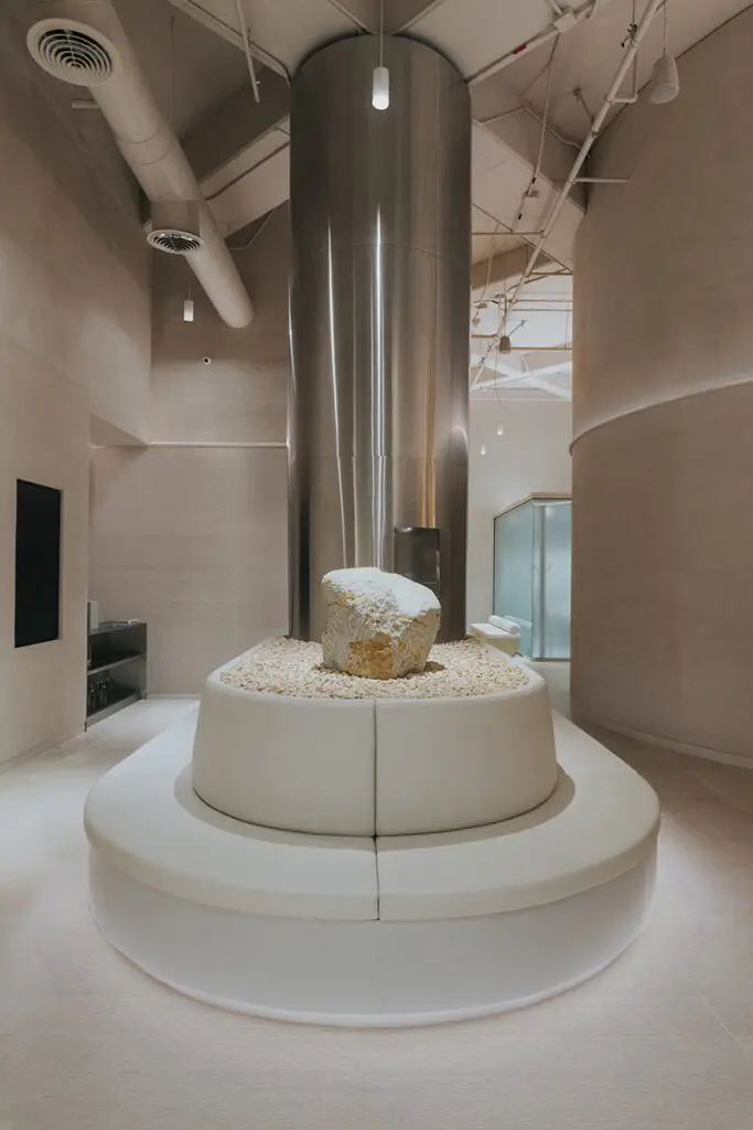 Esta obra se sale de lo convencional de la arquitectura y explora la espacialidad Amalia ramírez, arquitectura ar_ea.