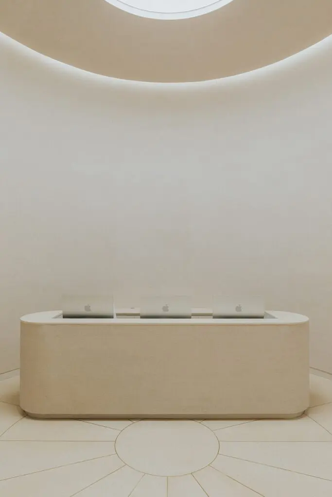 Esta obra se sale de lo convencional de la arquitectura y explora la espacialidad Esta obra se sale de lo convencional de la arquitectura y explora la espacialidad