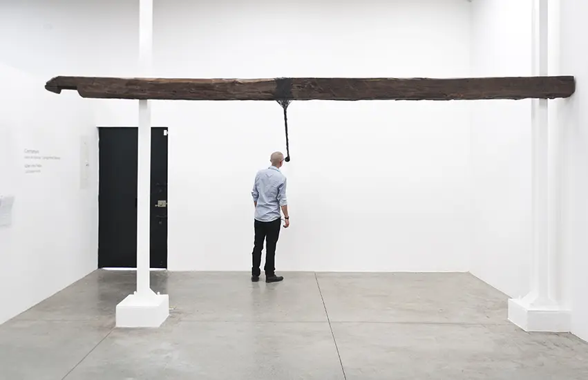 Santiago Reyes Villaveces en la muestra Contramuro, 2015. Fotografía por Sebastián Cruz.