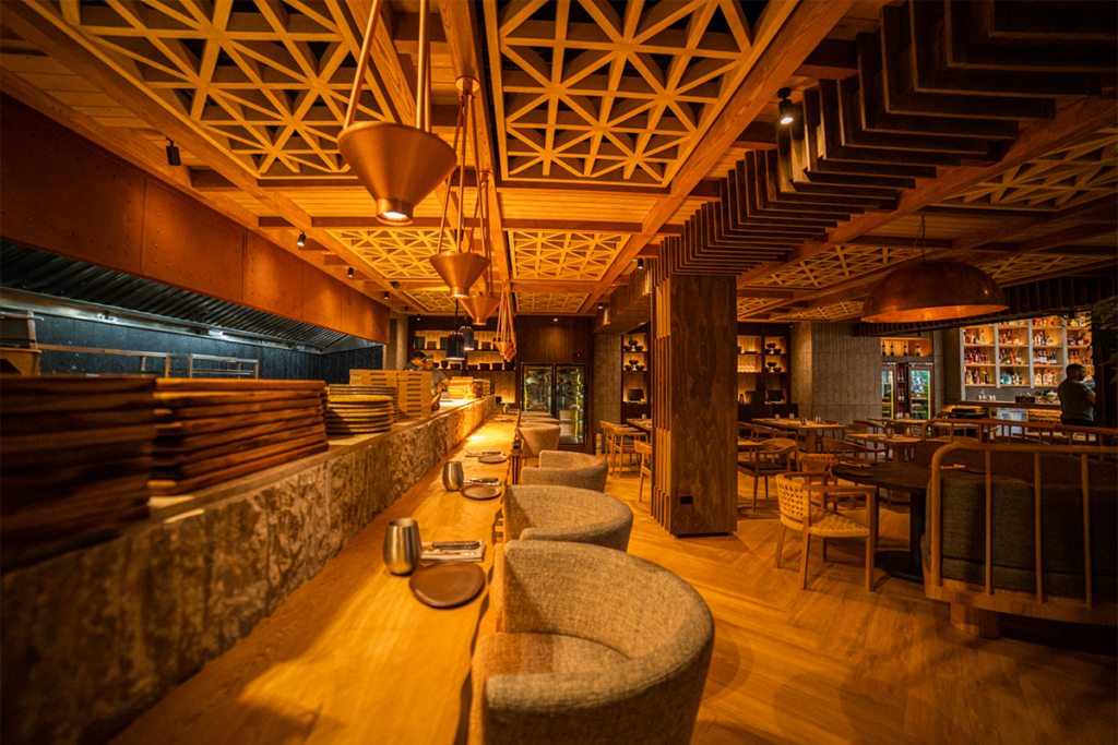 Las tradiciones japonesas son el vínculo del diseño de este restaurante oriental