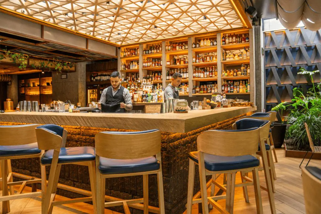 Las tradiciones japonesas son el vínculo del diseño de este restaurante oriental