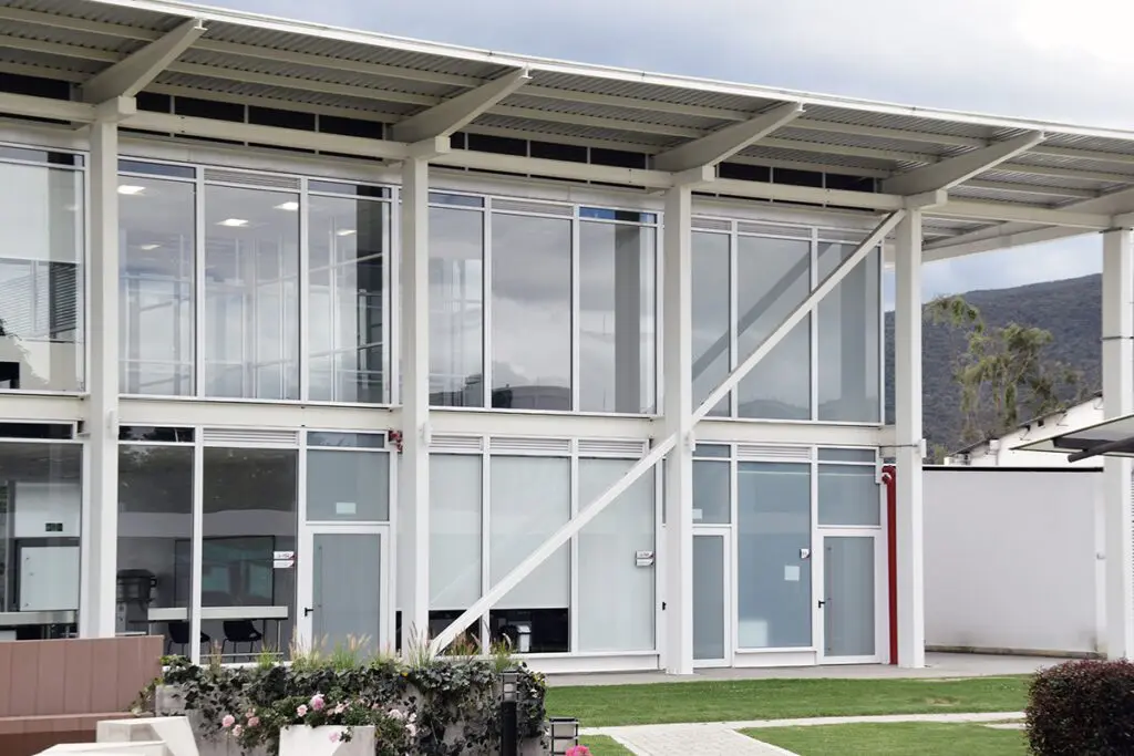 Dos proyectos que proponen una arquitectura centrada en el ser humano