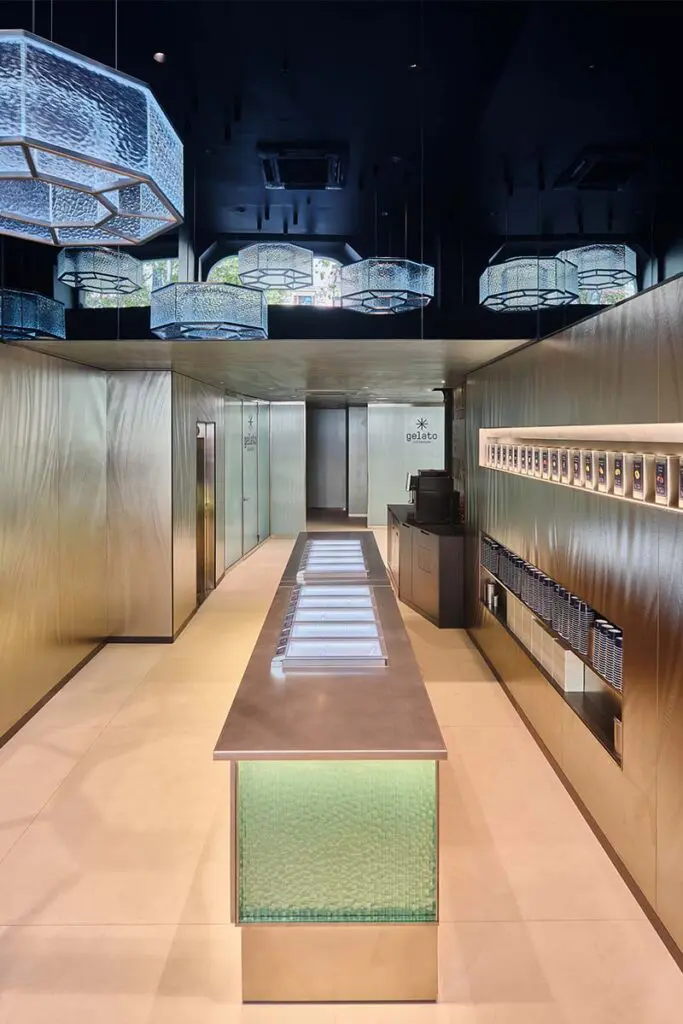Los espacios de esta heladería están inspirados en la alta perfumería y en la joyería Los espacios de esta heladería están inspirados en la alta perfumería y en la joyería