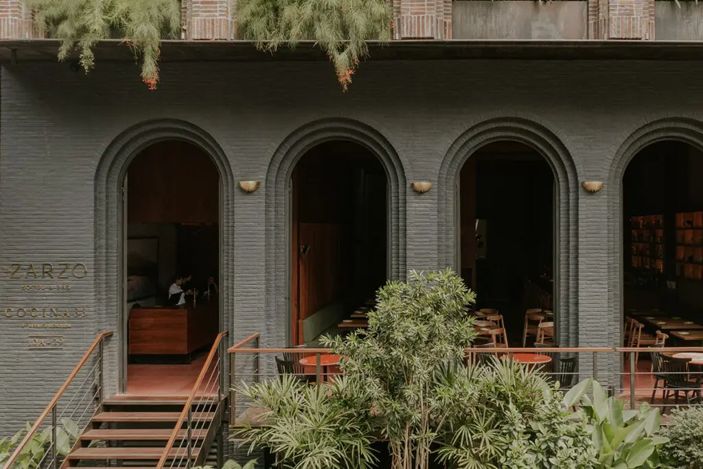 Fachadas vivas y estética distintiva, así es la arquitectura de esta firma en medellín