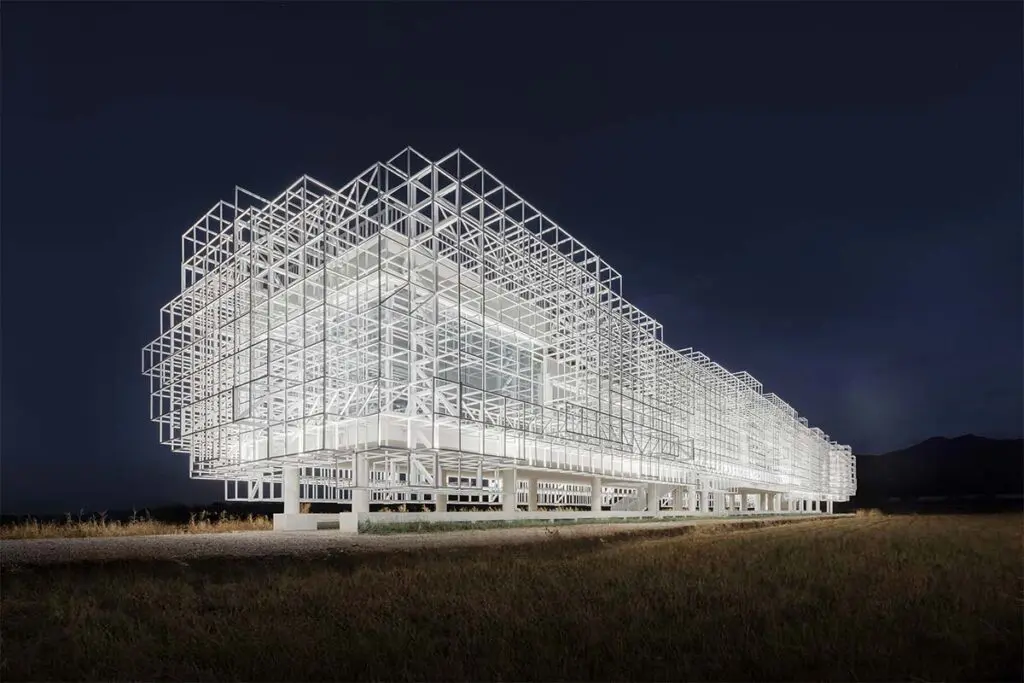 Un edificio en pekín donde el diseño lumínico redefine el espacio desde la transparencia