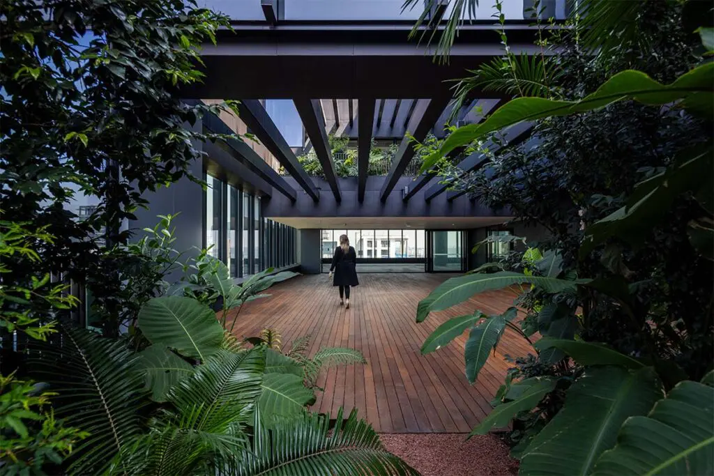 ¿trabajaría en este espacio? Un edificio corporativo que parece un bosque vertical