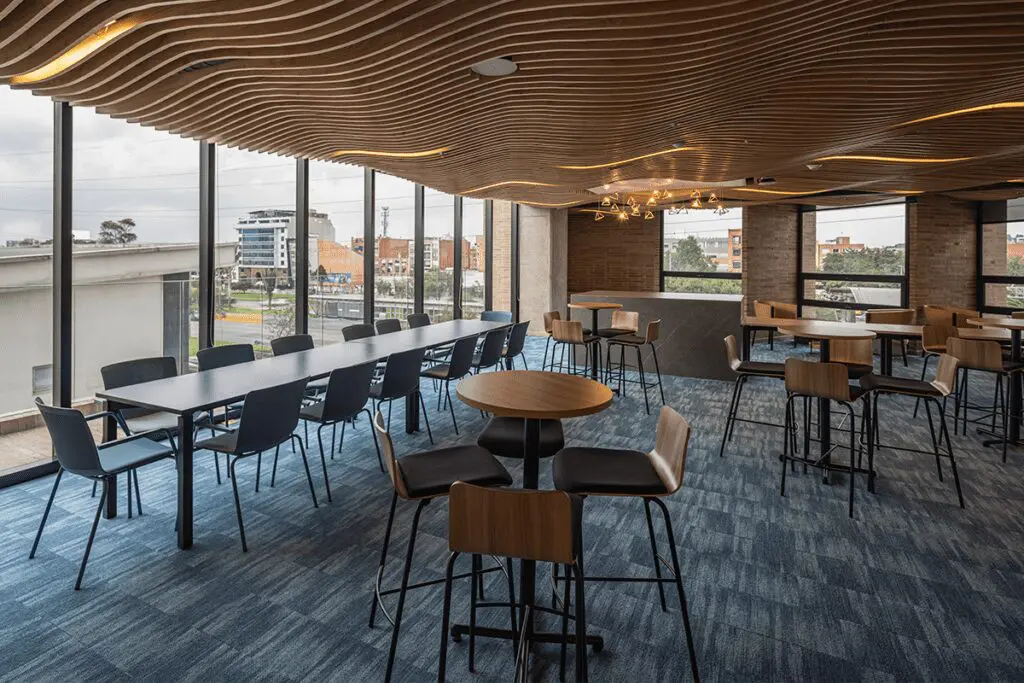 El nuevo edificio de la universidad javeriana es una obra esbelta y versátil El nuevo edificio de la universidad javeriana es una obra esbelta y versátil