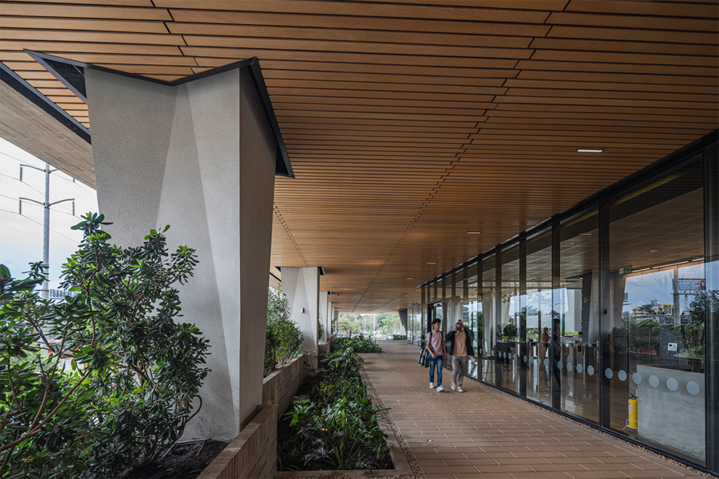 El nuevo edificio de la universidad javeriana es una obra esbelta y versátil