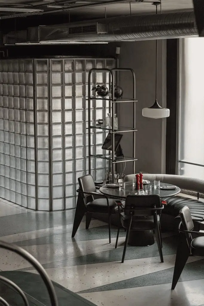 La estética 'dieselpunk' reinterpretada en la diseño de este bar