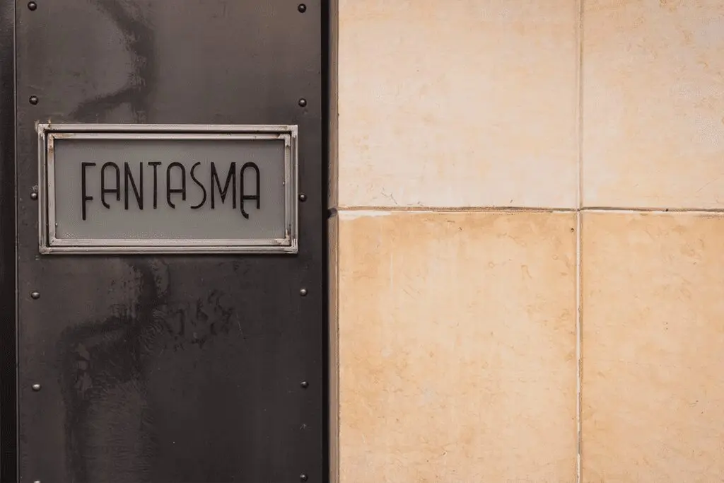 La estética 'dieselpunk' reinterpretada en la diseño de este bar