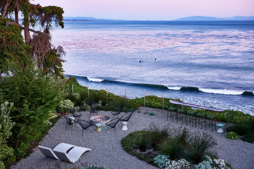 Esta casa tiene un alto diseño y una estética informal californiana Casa en california