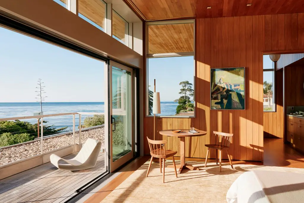 Esta casa tiene un alto diseño y una estética informal californiana Esta casa tiene un alto diseño y una estética informal californiana