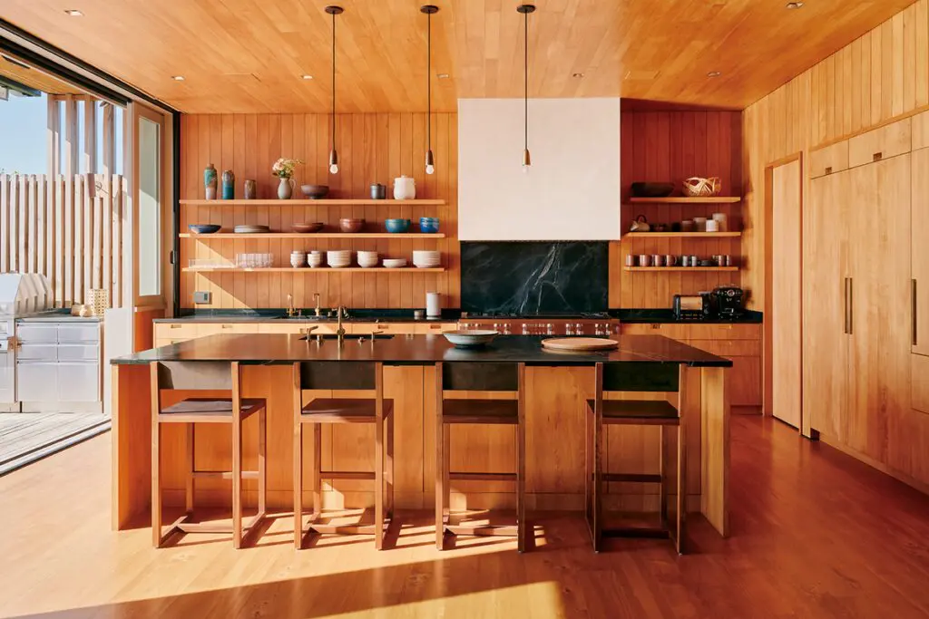 Esta casa tiene un alto diseño y una estética informal californiana Esta casa tiene un alto diseño y una estética informal californiana