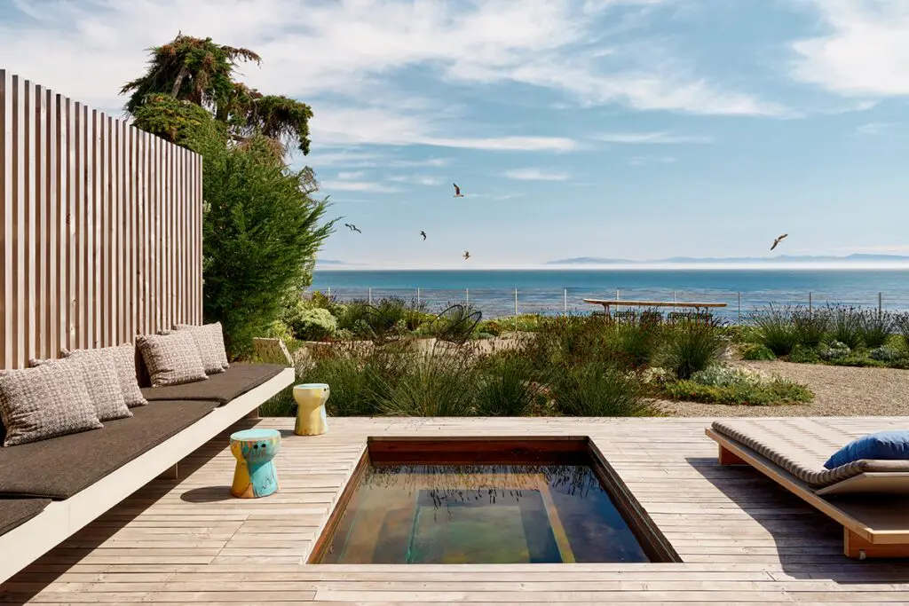 Esta casa tiene un alto diseño y una estética informal californiana Esta casa tiene un alto diseño y una estética informal californiana