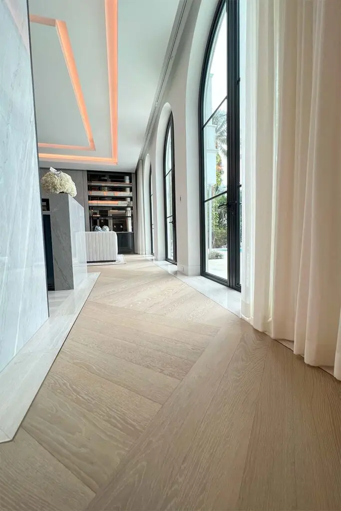 Un diseñador colombiano experto en pisos de madera