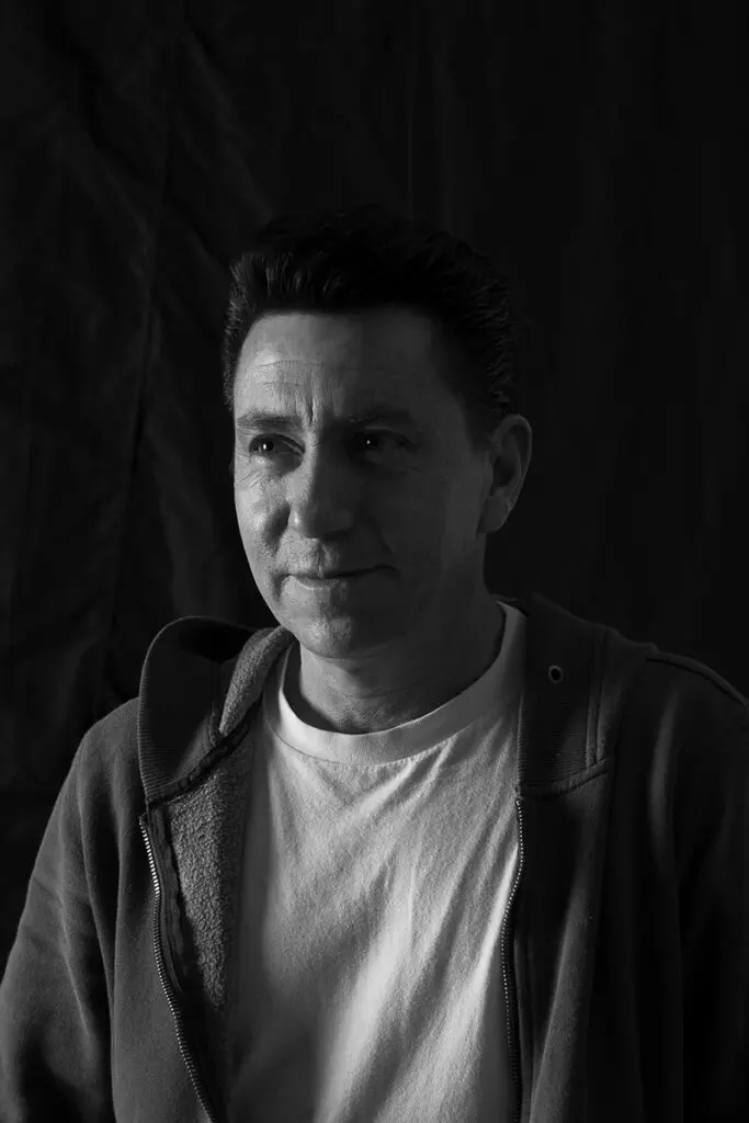 Luminarias en piedra: esculturas de luz hechas por artesanos colombianos