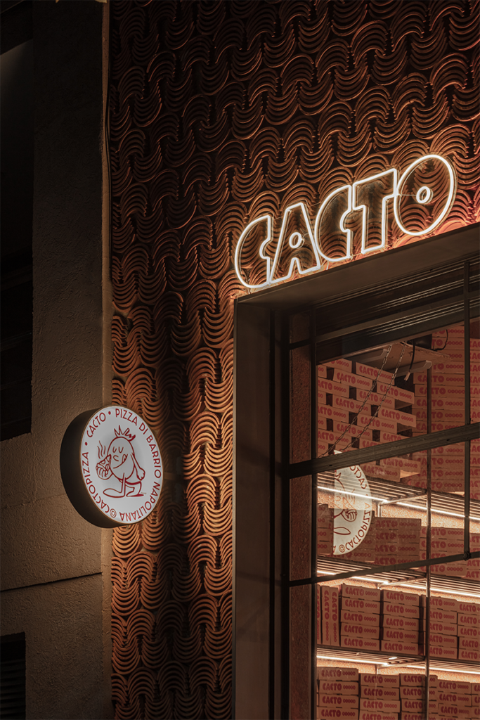 En el diseño de esta pizzería en argentina, el ladrillo es el material especial